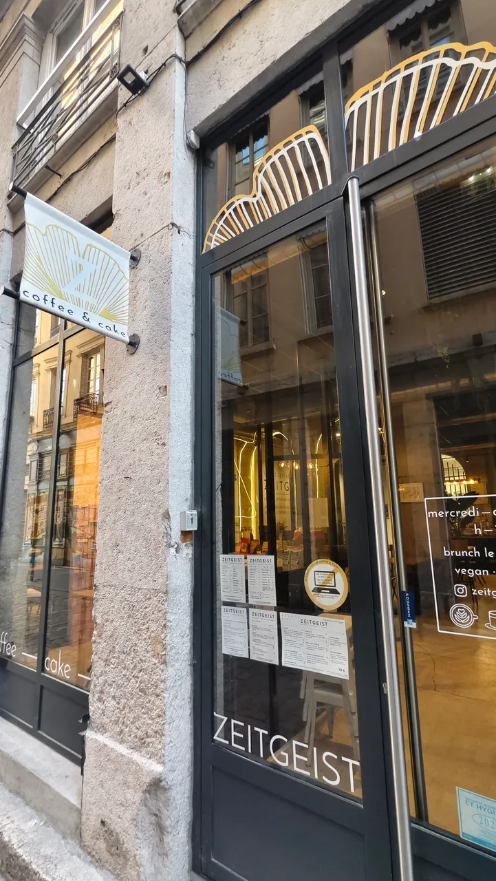 ZEITGEIST café - vegan coffee & cake